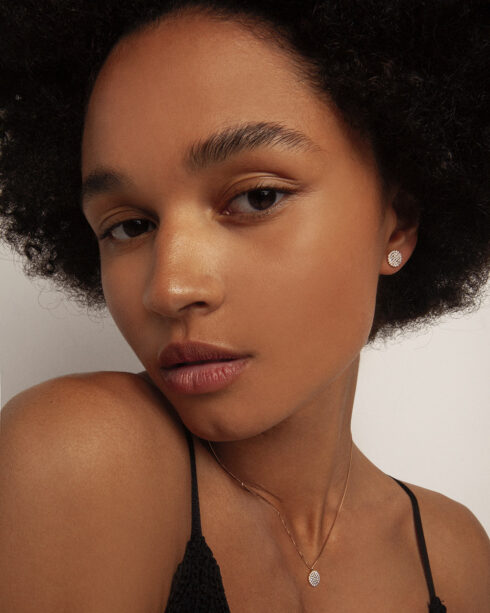 How to Pick the Perfect Gold Earrings for Your Face Shape