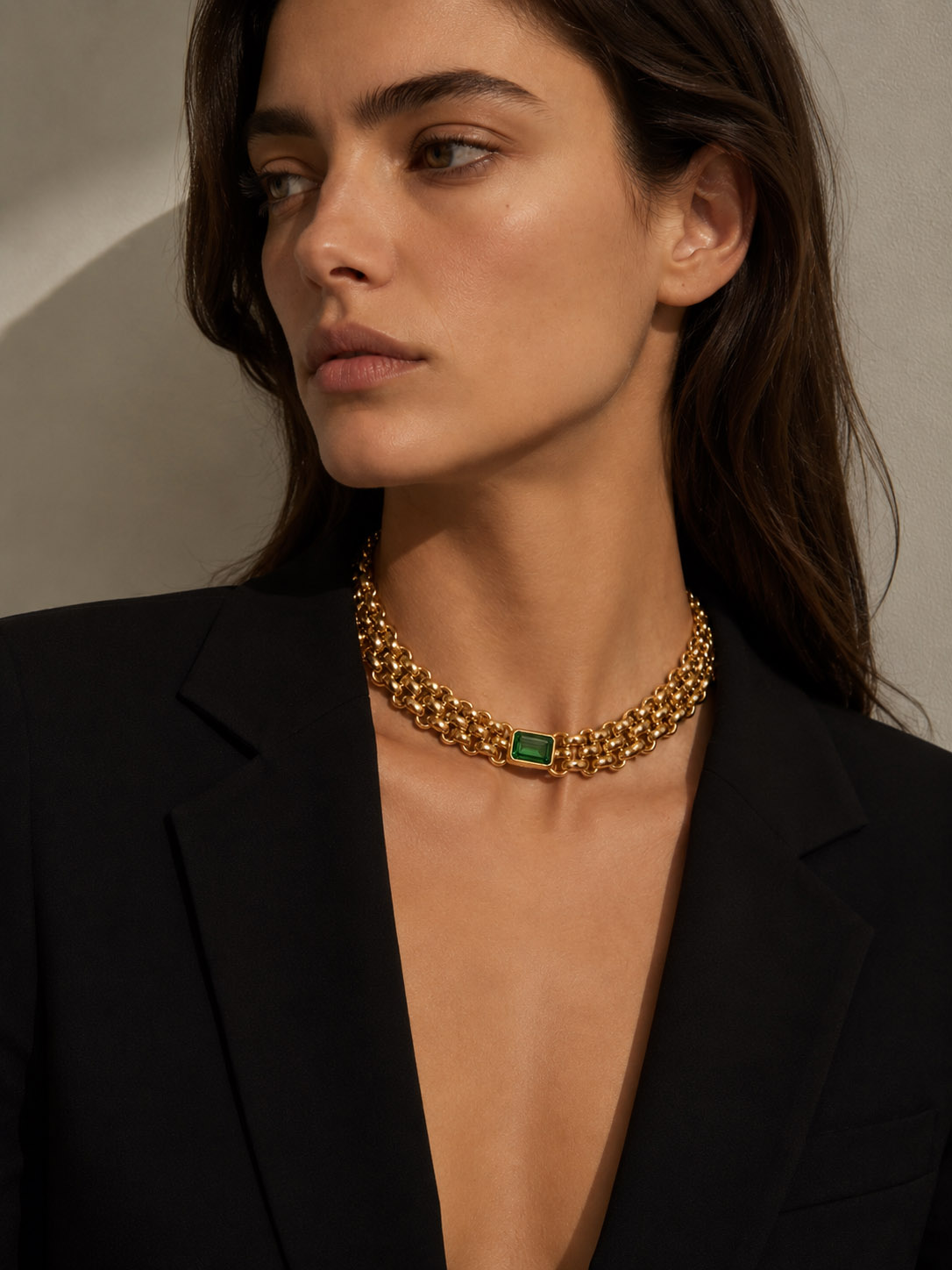Sonia necklace with stone on model
